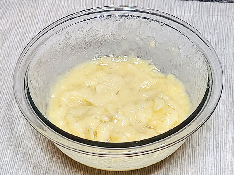 mashed bananas