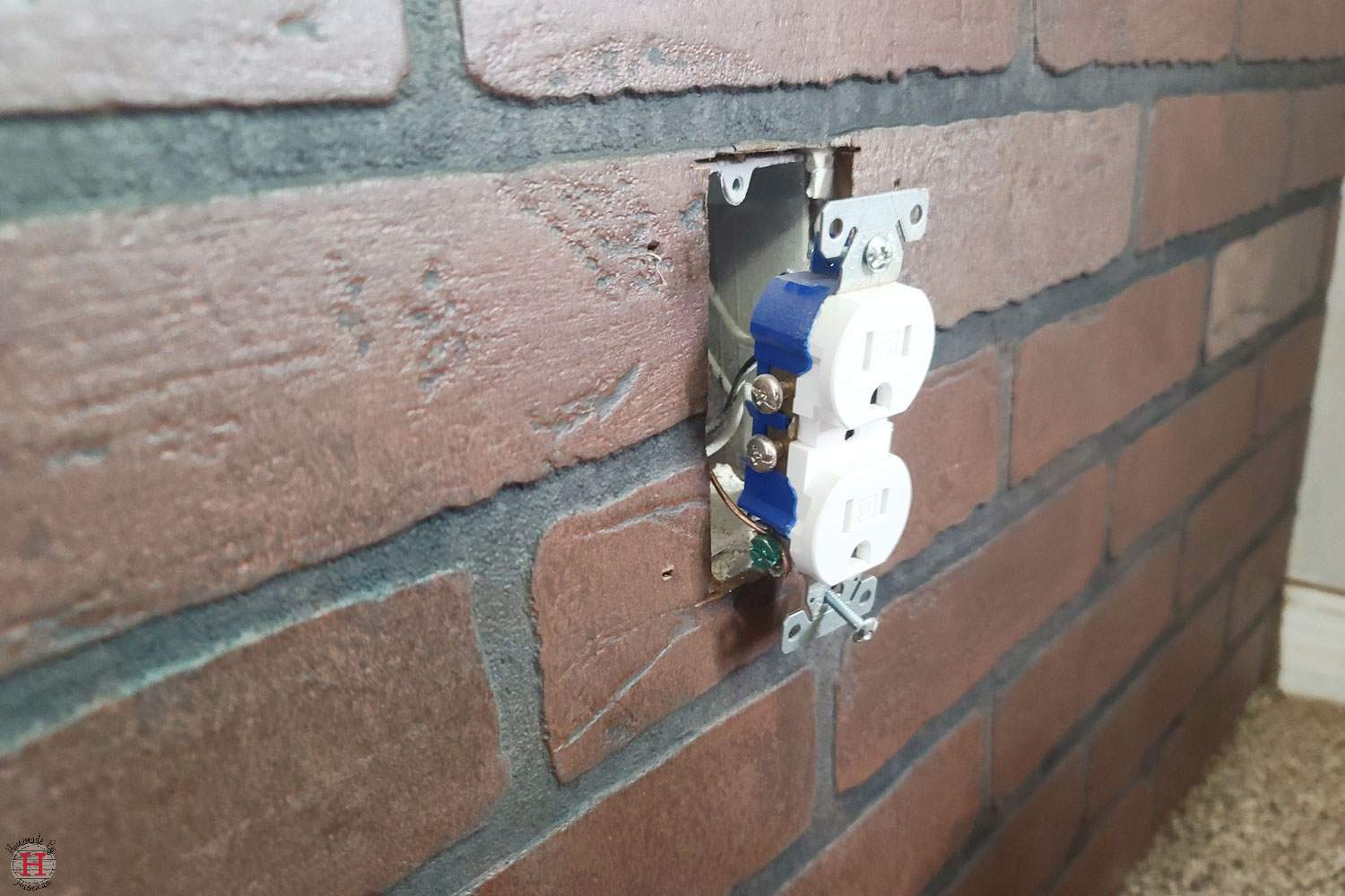 How to Build a Stunning DIY Faux Brick Accent Wall Homemade by Huseman